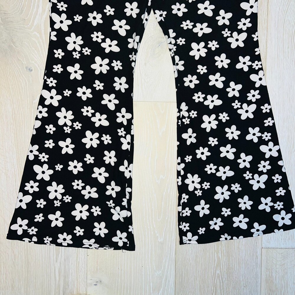 No Boundaries - Flare Leg Stretch Pants Women's XXXL(21) B/W Daisy Flower - Picture 3 of 9